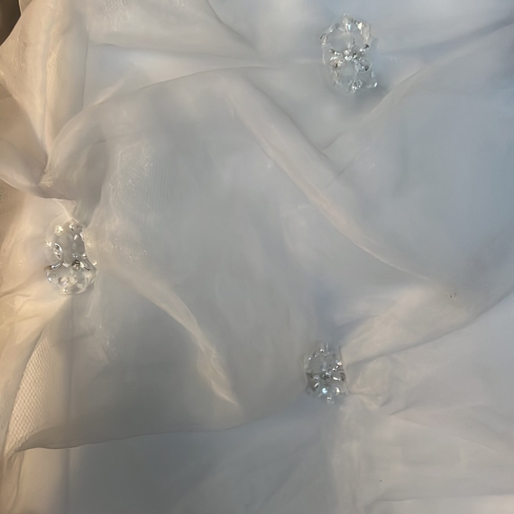 Beautiful white flower girl dress David’s bridal size 3 - Picture 5 of 9